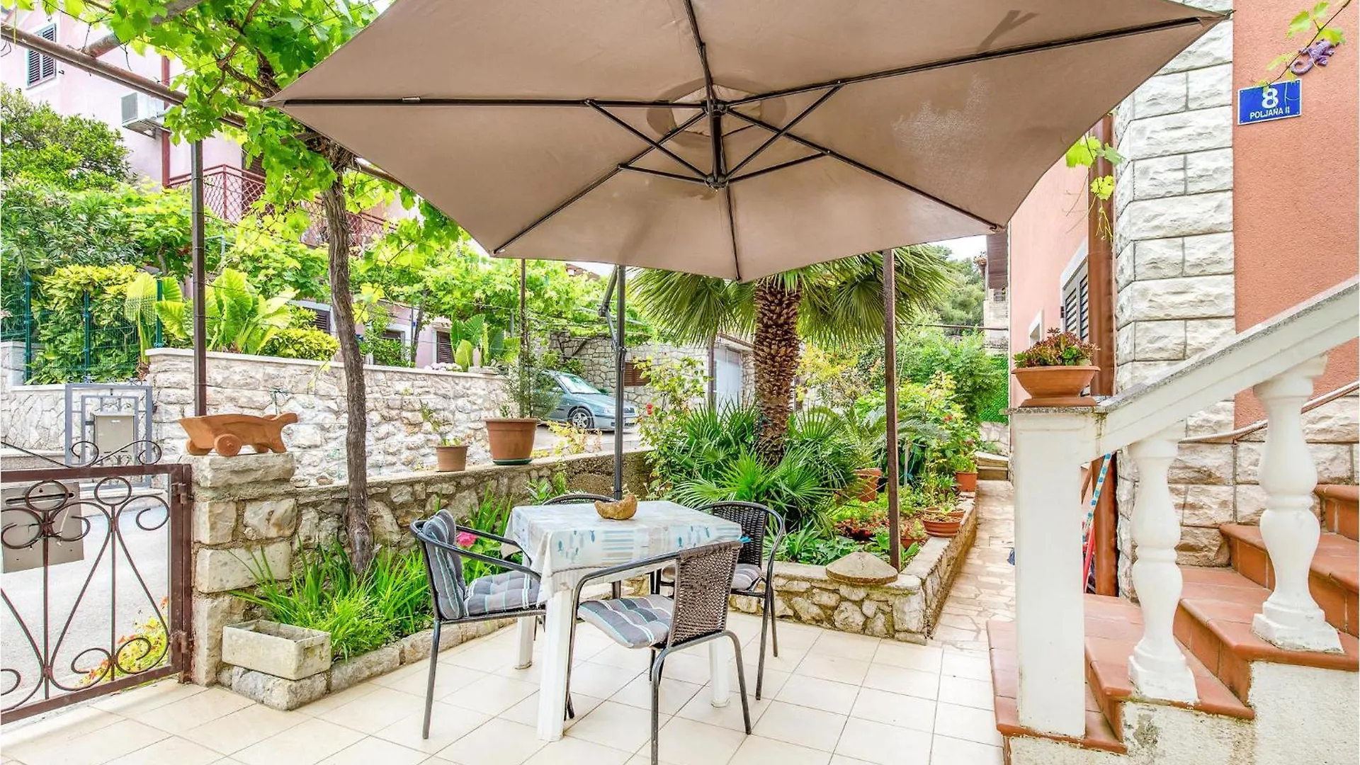 Beautiful Apartment In Mali Losinj With Kitchen
