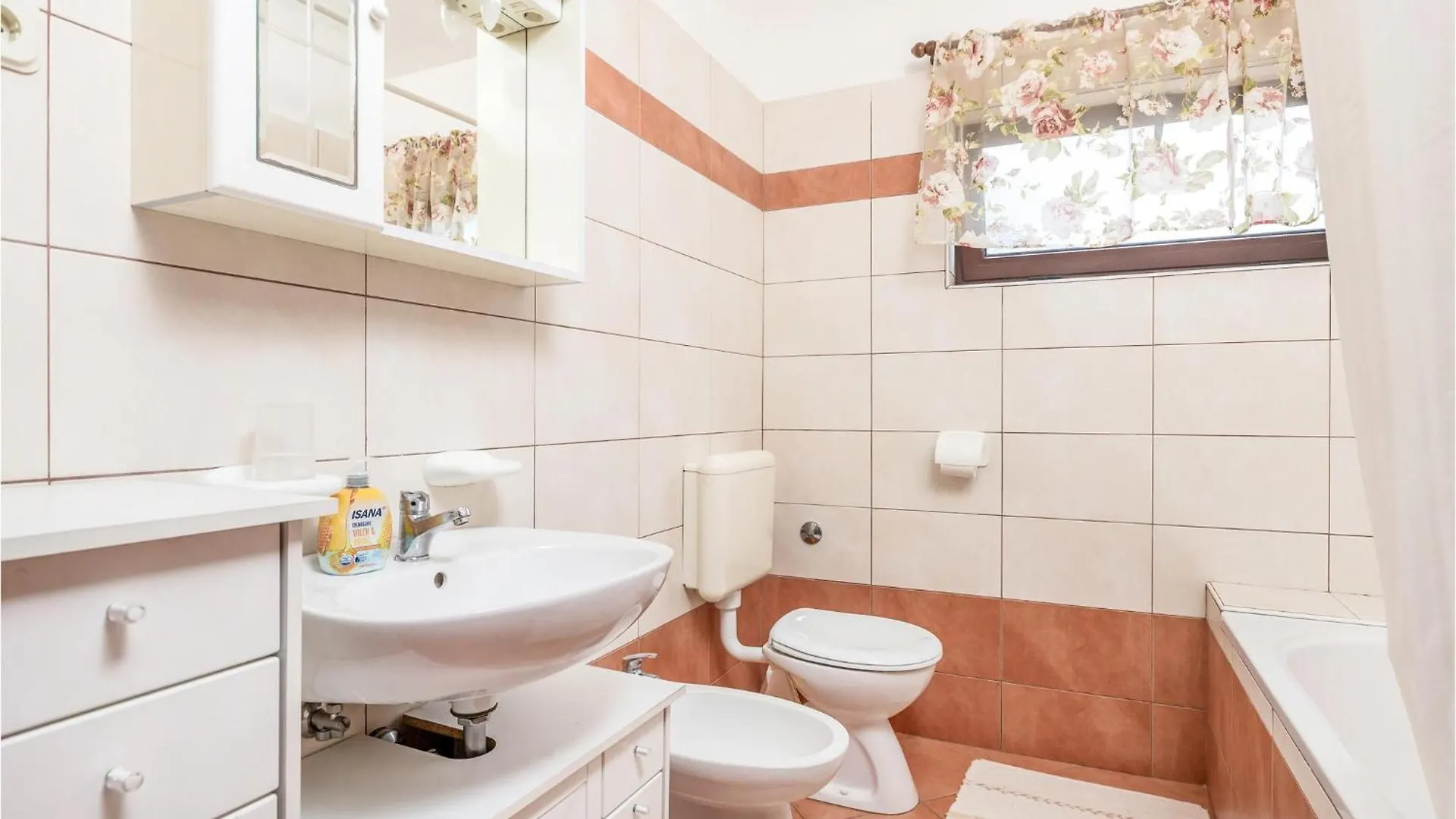 Beautiful Apartment In Mali Losinj With Kitchen