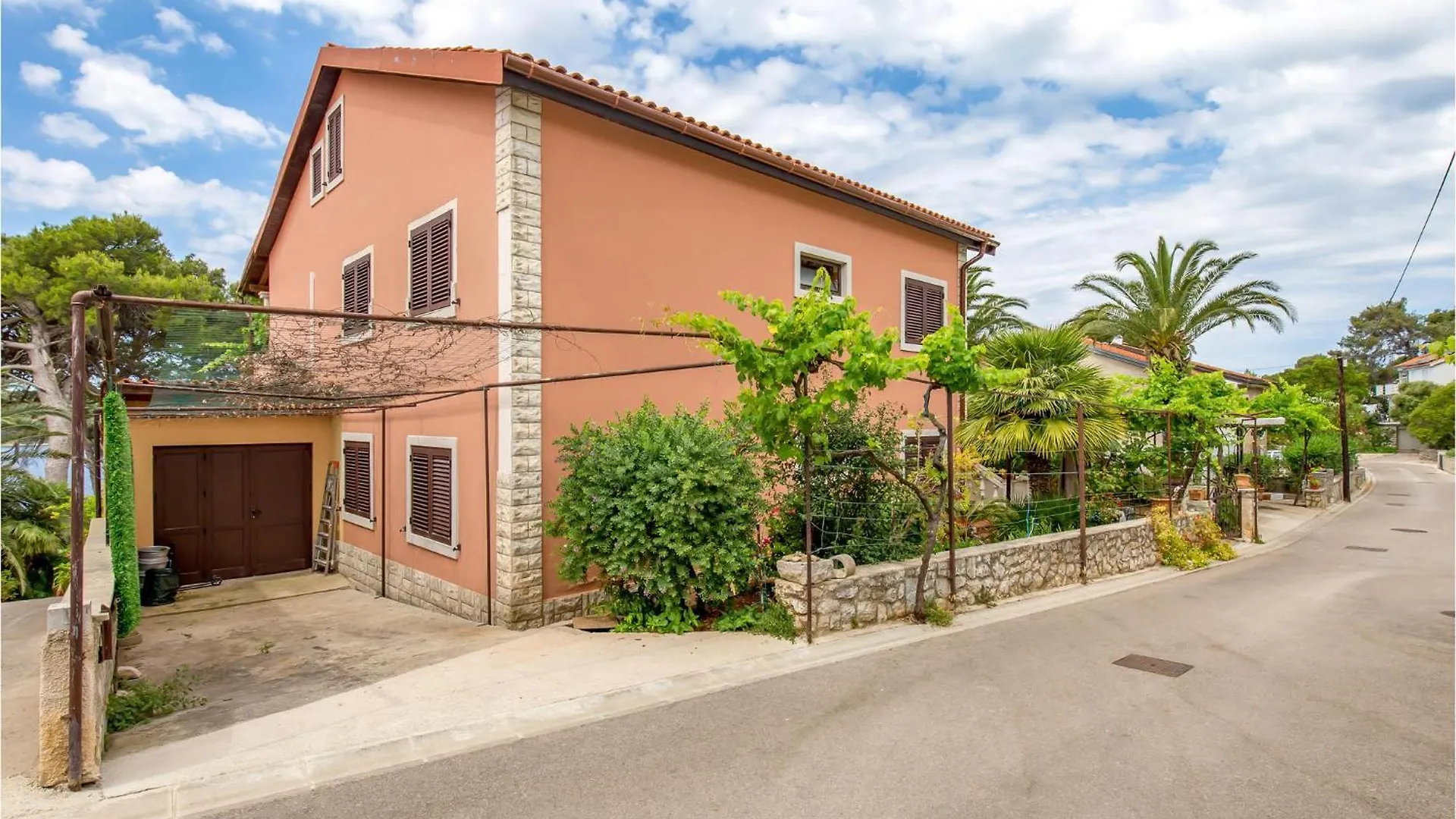Beautiful Apartment In Mali Losinj With Kitchen