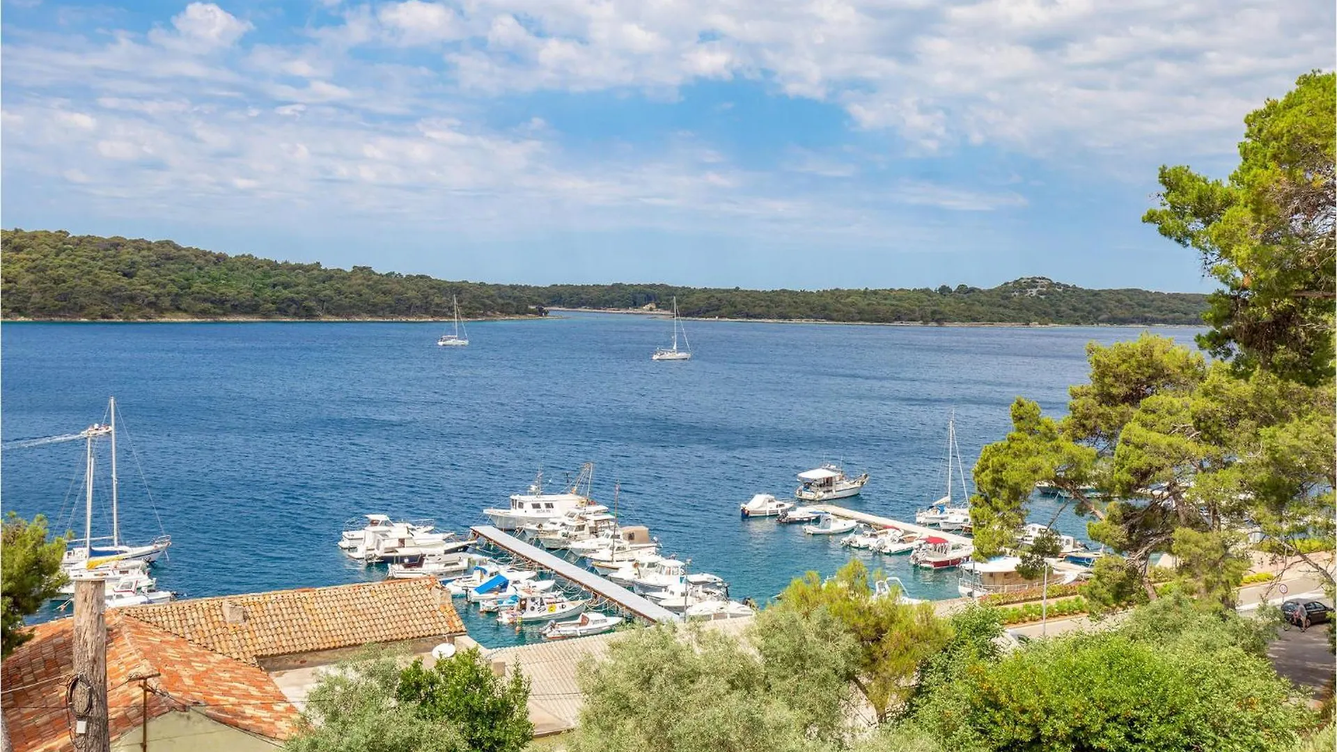 Beautiful Apartment In Mali Losinj With Kitchen